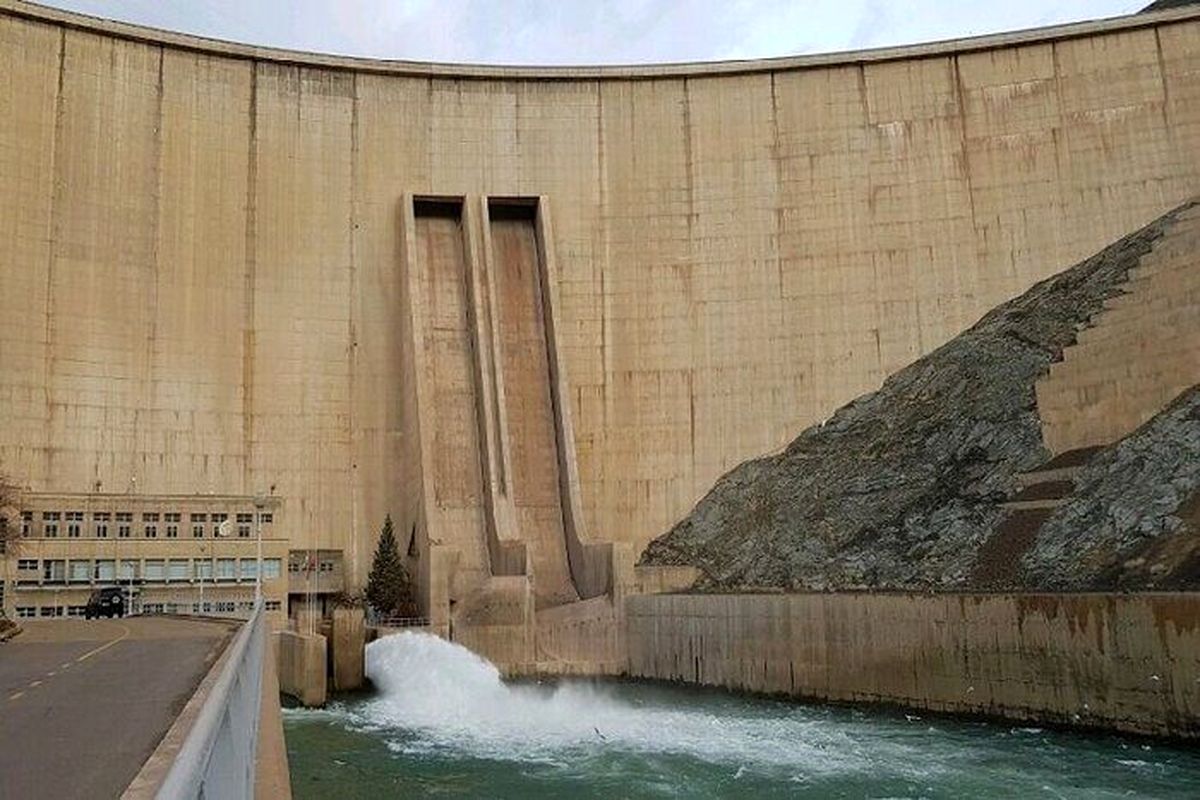 ورودی آب به سدهای کشور ۱۰ درصد کاهش یافت