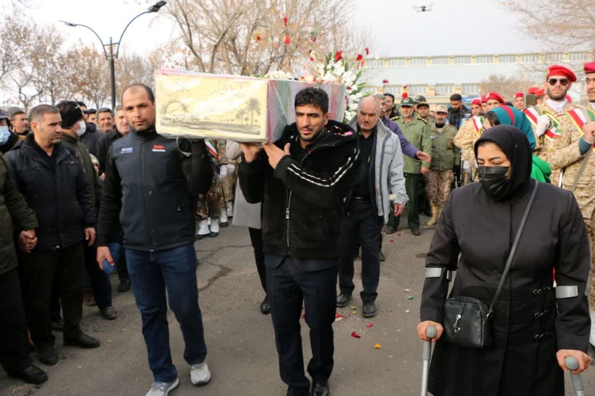 برگزاری مراسم تشییع و تدفین شهید گمنام در مجموعه ورزشی انقلاب زنجان