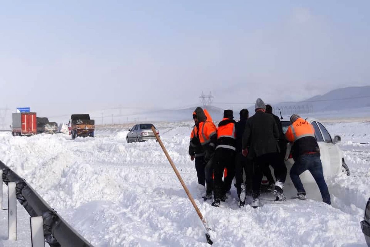 امدادرسانی به ۳۳۰۰ هموطن متاثر از برف و کولاک و آب‌گرفتگی در ۱۲ استان