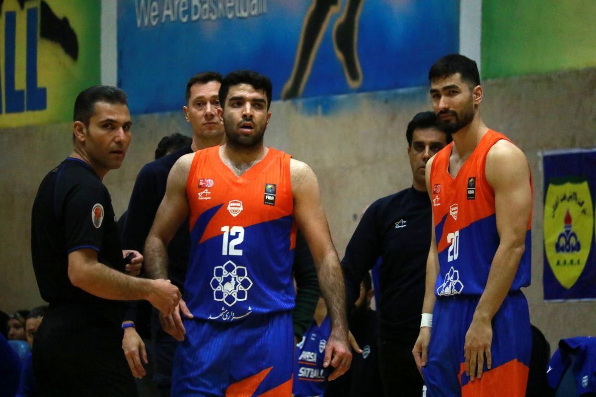 تیم بسکتبال آویژه صنعت مشهد، ذوب آهن اصفهان را شکست داد