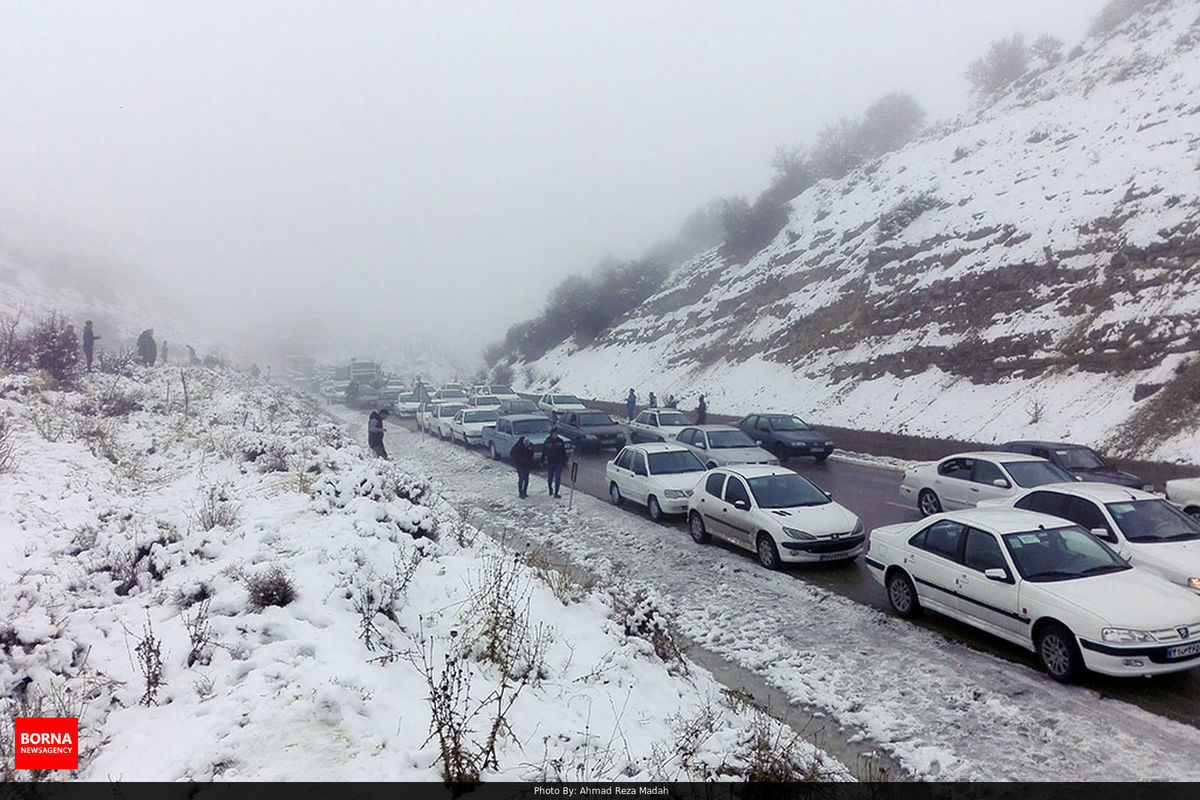 بارش برف و باران در جاده‌های ۹ استان/ ۳ محور مهم منتهی به شمال بسته شد