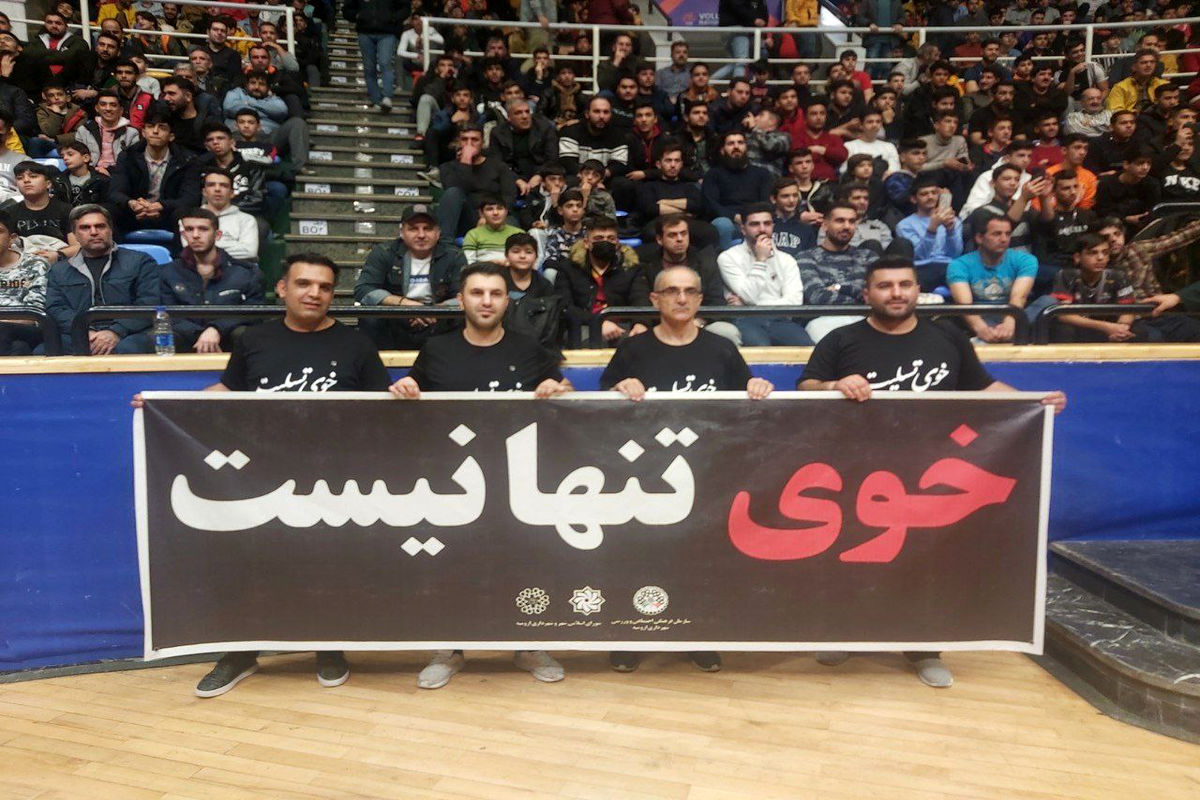 والیبال همراه مردم برای کمک به زلزله زدگان آذربایجان غربی