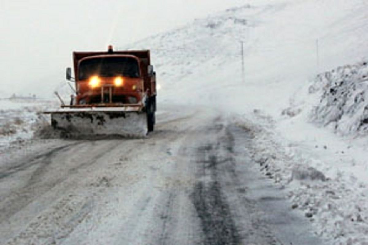 مسدود بودن راه ۵۰ روستا به دلیل بارش برف در آذربایجان غربی