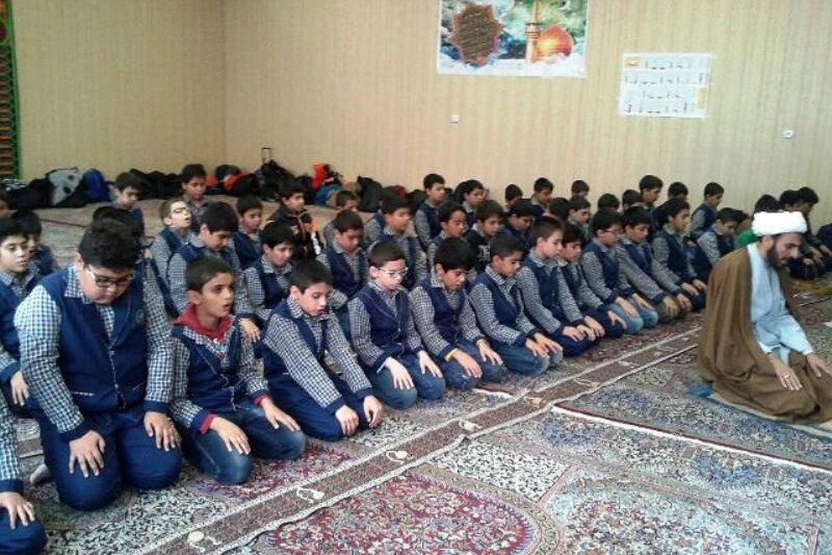اجرای طرح یاوران نماز در مدارس