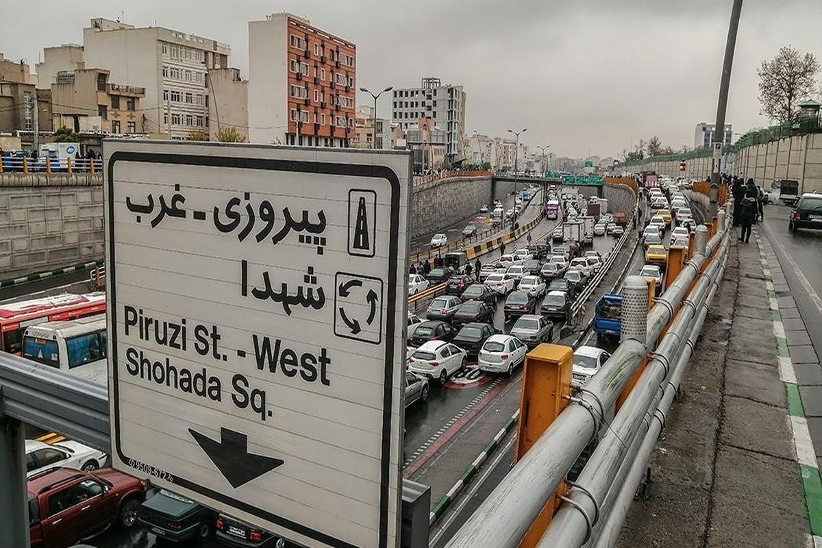 رفع موانع ترافیکی مسیر بی آرتی بزرگراه امام علی (ع)