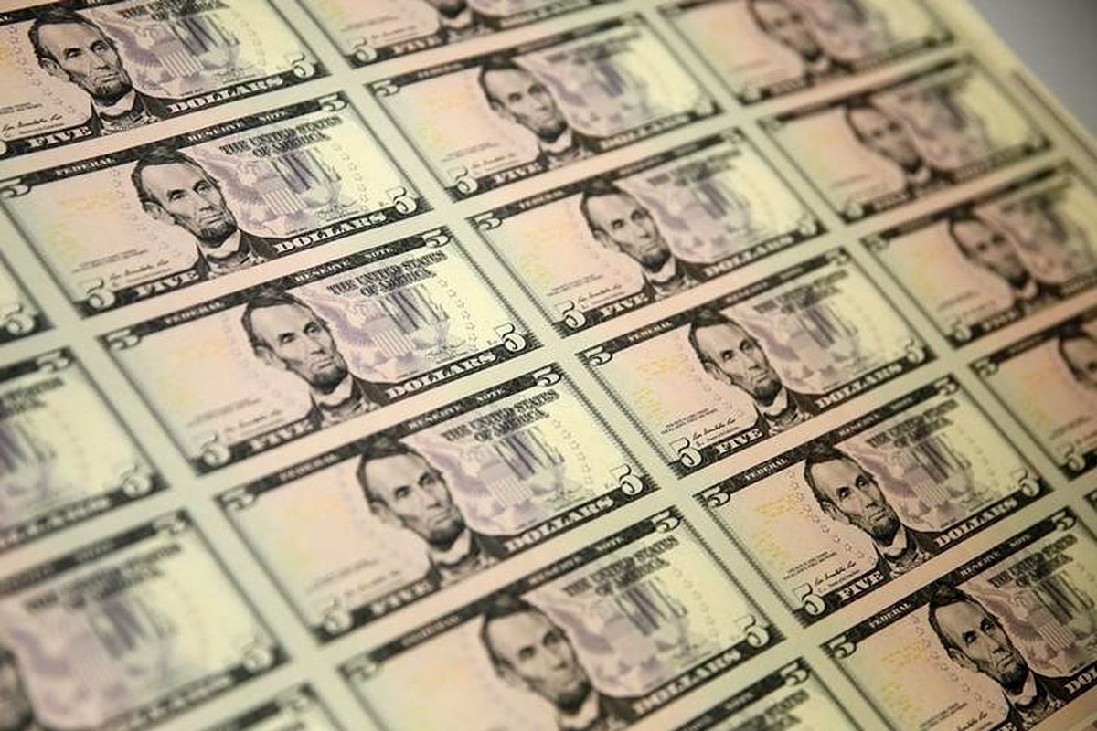 رئیس بانک مرکزی آمریکا از کاهش سیاست‌های پولی عقب نشینی کرد/ دلار ضعیف شد