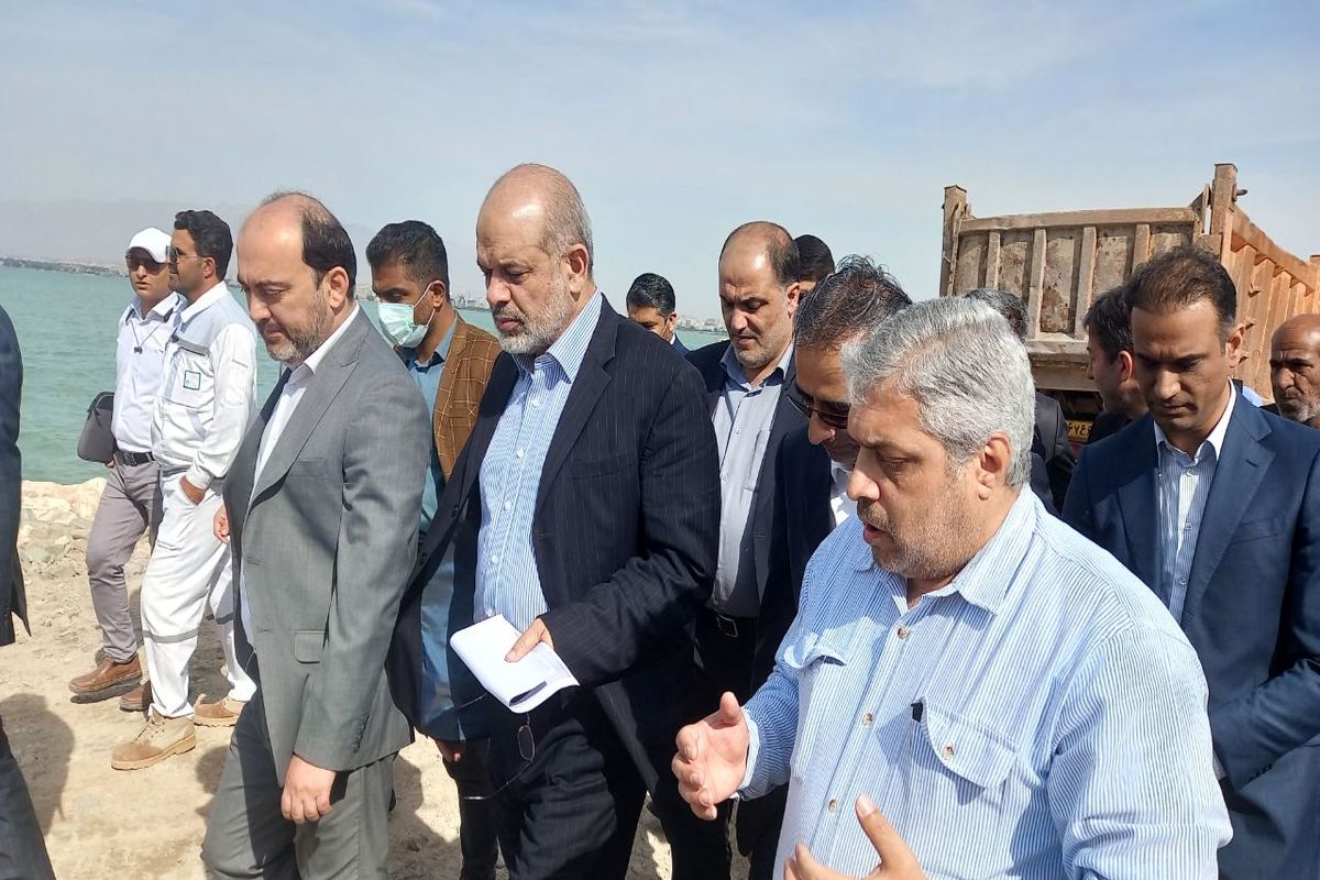 وزیر کشور: شهری مدرن و پیشرفته‌ی ساحلی در شرق بندرعباس احداث خواهد شد