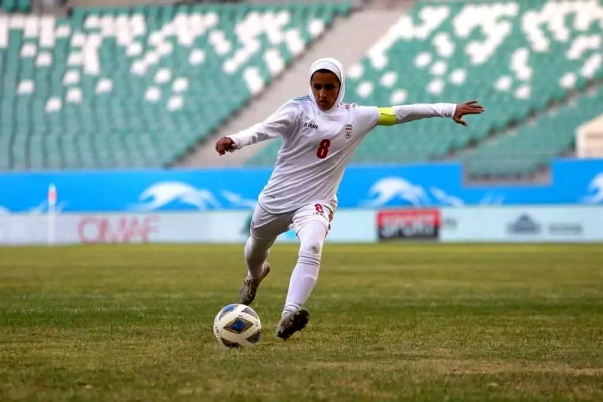 درخشش بانوی فوتبالیست تاکستانی در لیگ برتر