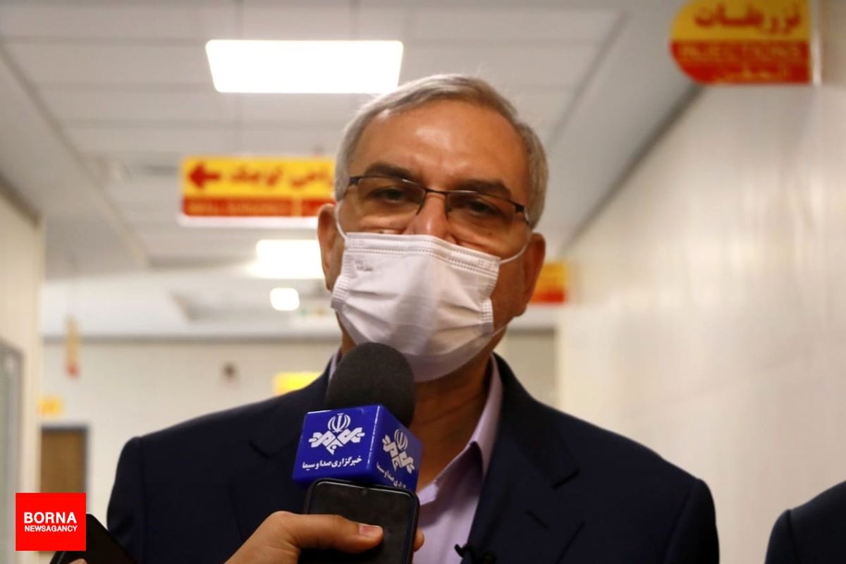 وزیر بهداشت در قم: عارضه میکروبی و ویروسی در آزمایشات دانش آموزان مسموم دیده نشد