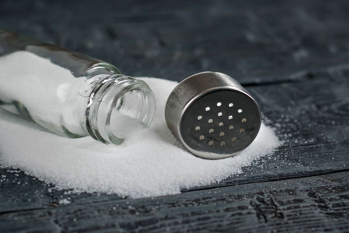 ۶ زمانی که بدن‌تان به نمک بیشتری نیاز دارد