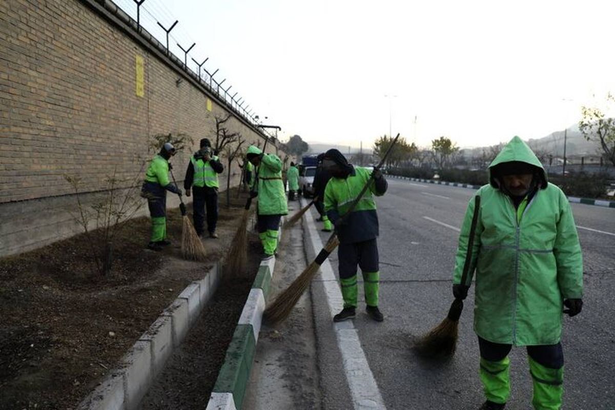 ۱۰۸ کارگر خدمات شهری حاشیه بزرگراه شهید یاسینی را پاکسازی کردند