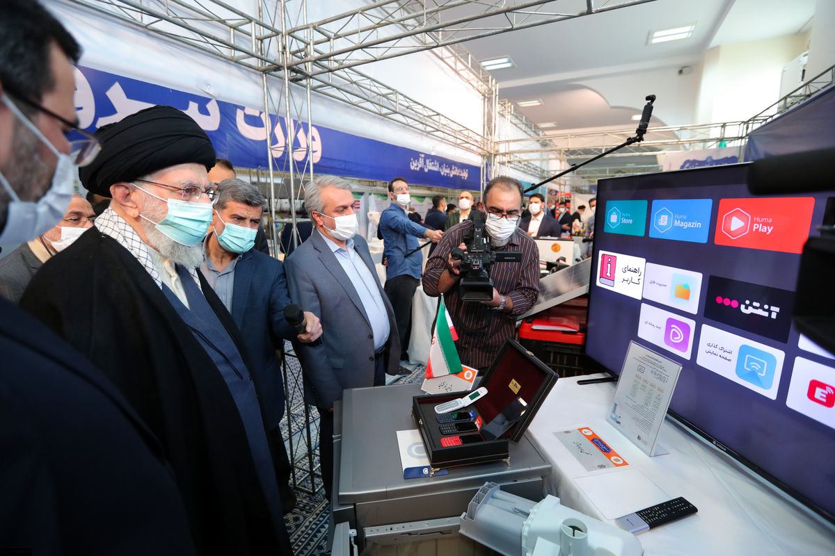 بازدید سه ساعته رهبر انقلاب اسلامی از نمایشگاه توانمندی‌های تولید داخل
