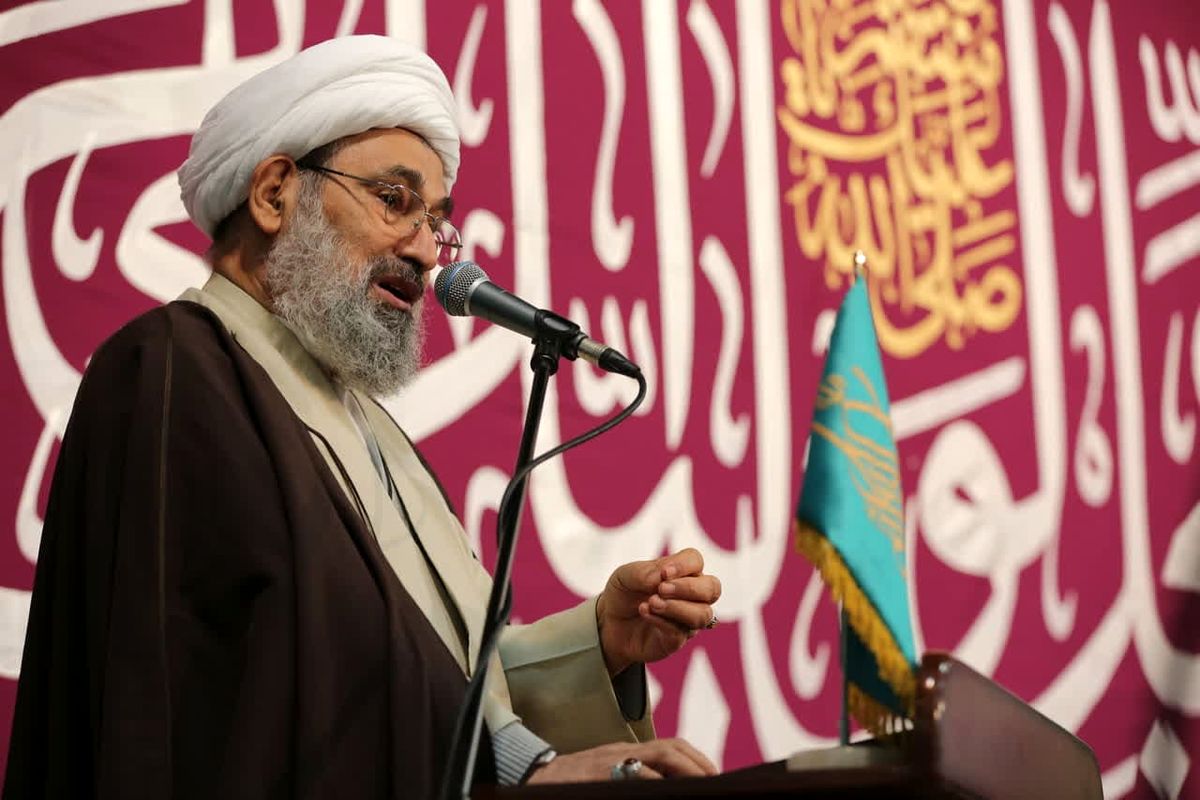 رحیمیان: حضور هزاران نفر از مردم اصفهان در مسجد جمکران مانور دینداری است
