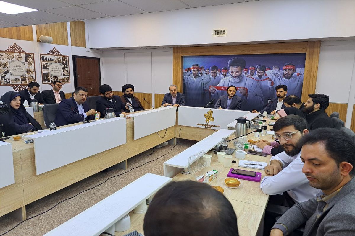 نشست صمیمانه سخنگوی دولت با جمعی از جوانان‌نخبه و کارآفرین