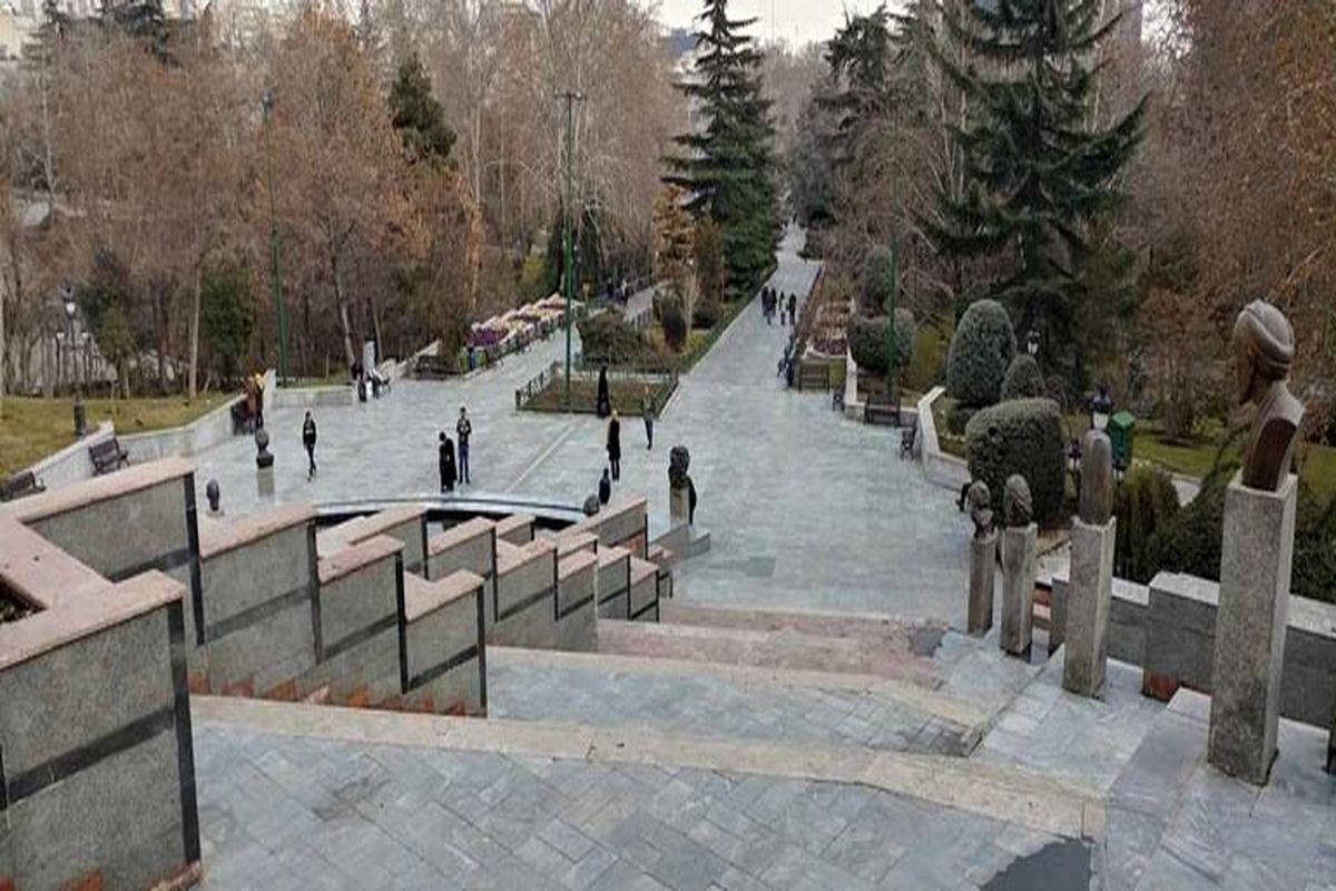 کاشت بیش از ۲هزار نهال در پارک ملت/ توزیع رایگان ۴ هزار اصله درخت بین شهروندان منطقه ۳ تهران