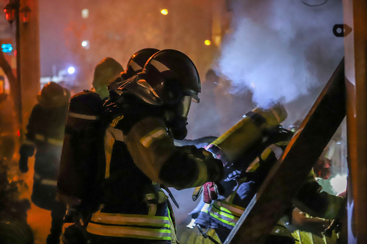 عیدی پور :  انبار ضایعات در روستای گچی شیراز دچار حریق شد