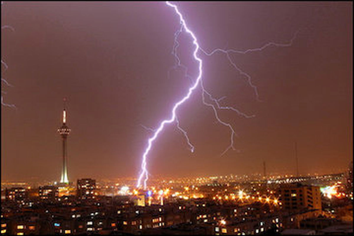 رگبار و رعد و برق پدیده غالب در آسمان تهران