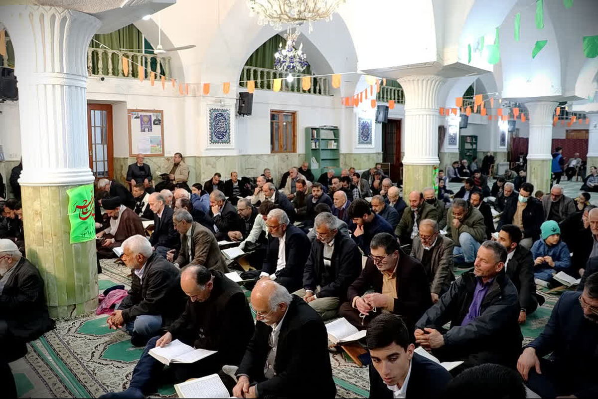 برپایی محفل قرآنی شعبانیه در شهرستان لاهیجان
