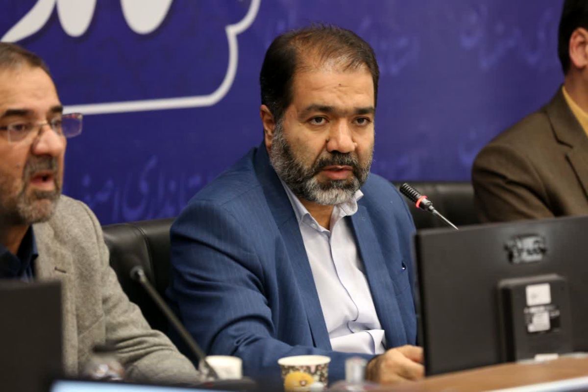 دشمن به صورت موریانه‌وار تاروپود خانواده ایرانی را مورد هدف قرار داده است