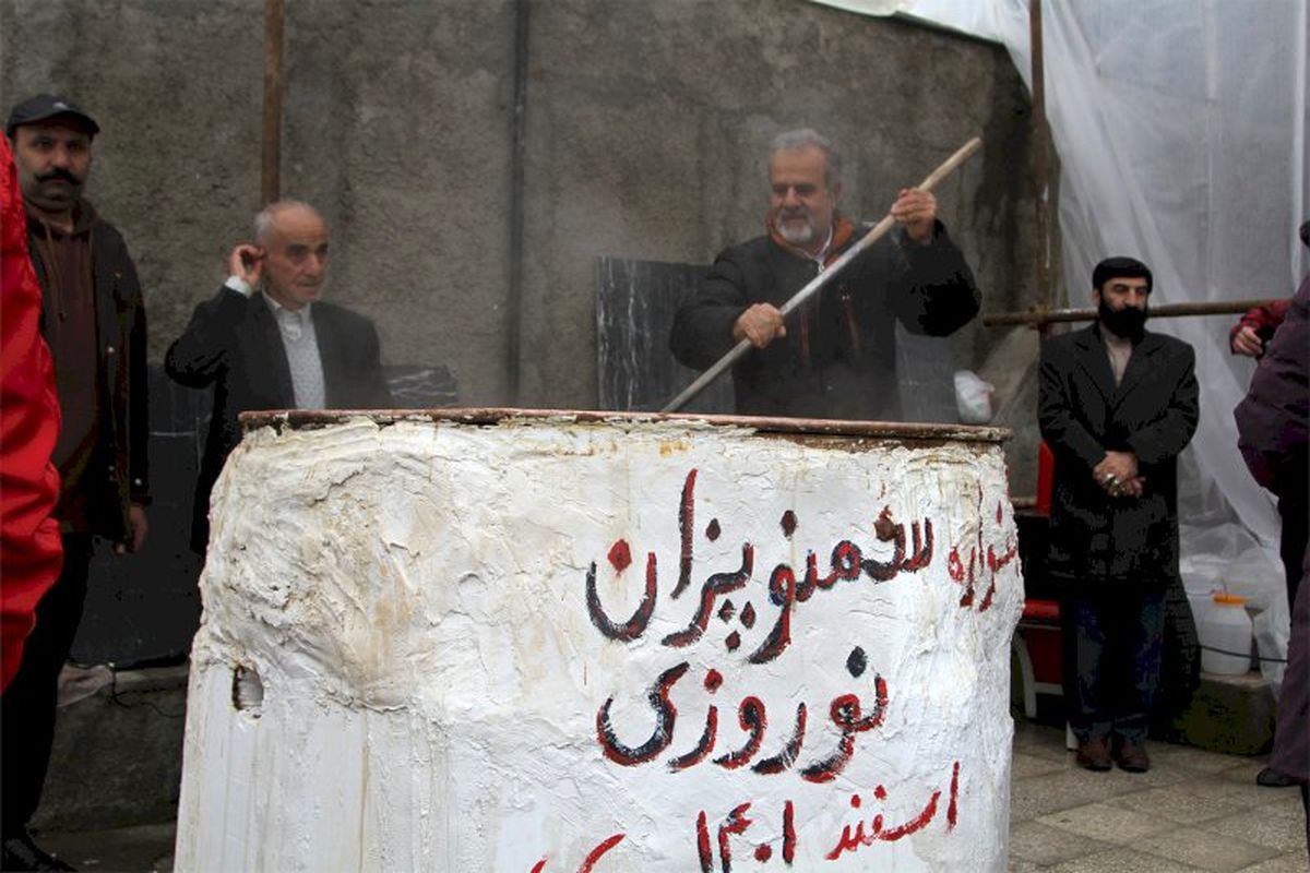 جشنواره پخت ۷۰۰ کیلوگرم سمنو در تهران برگزار شد