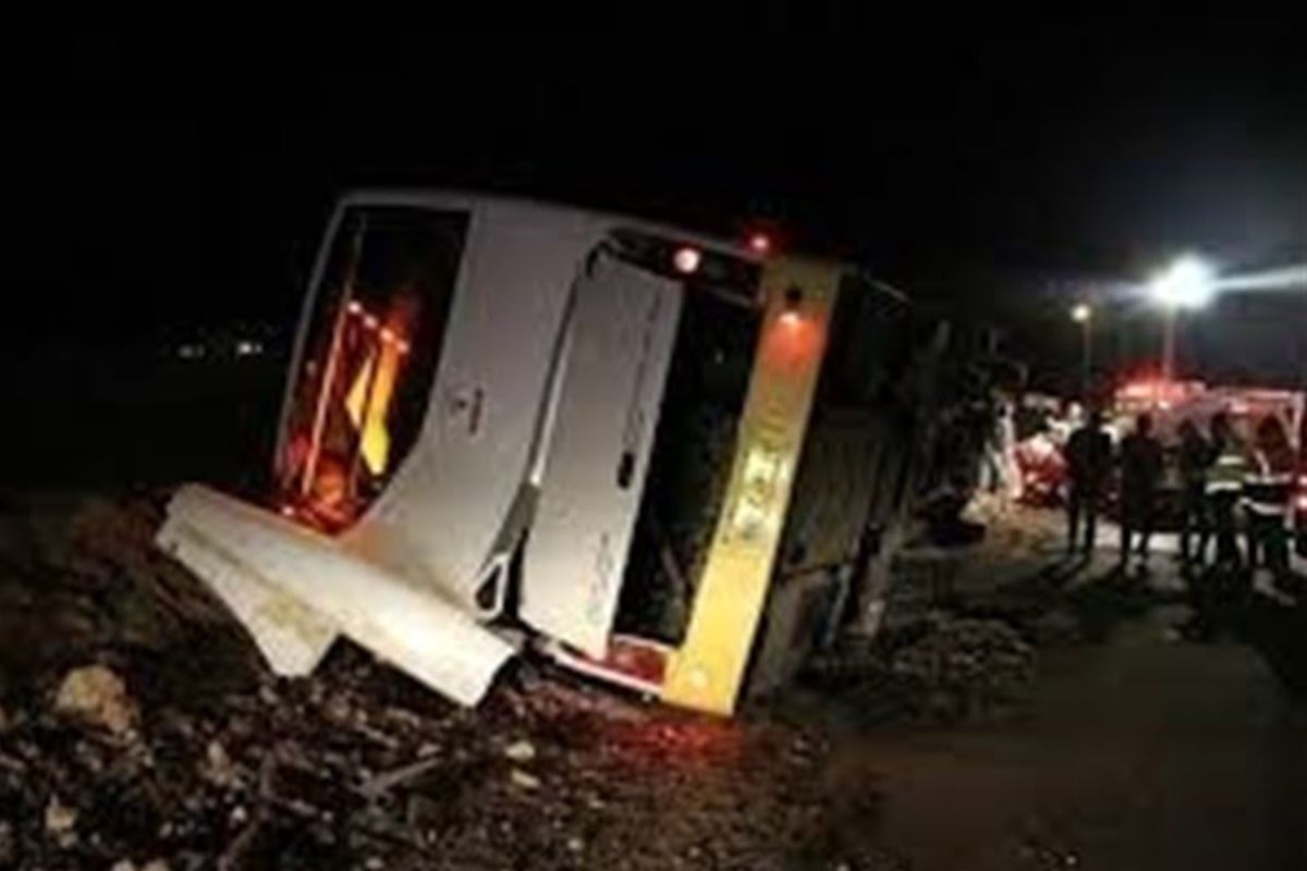 واژگونی اتوبوس عقاب اسکانیا در لرستان با ۲۶ فوتی و مصدوم