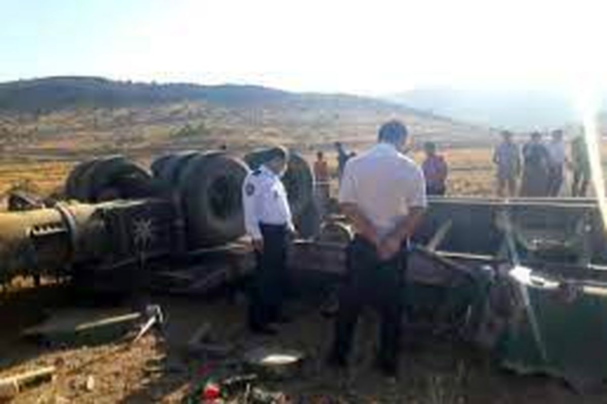 واژگونی تریلر در محدوده پلیس راه یاسوج - شیراز