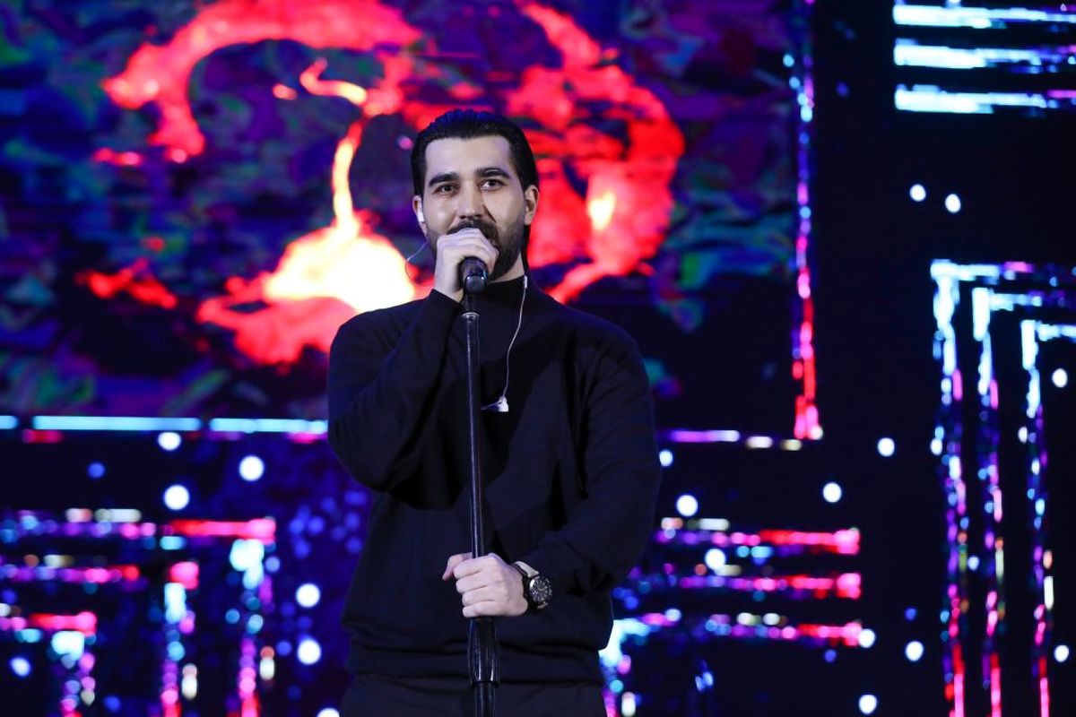 اجرای علی یاسینی در شور و نشاط سالن میلاد نمایشگاه