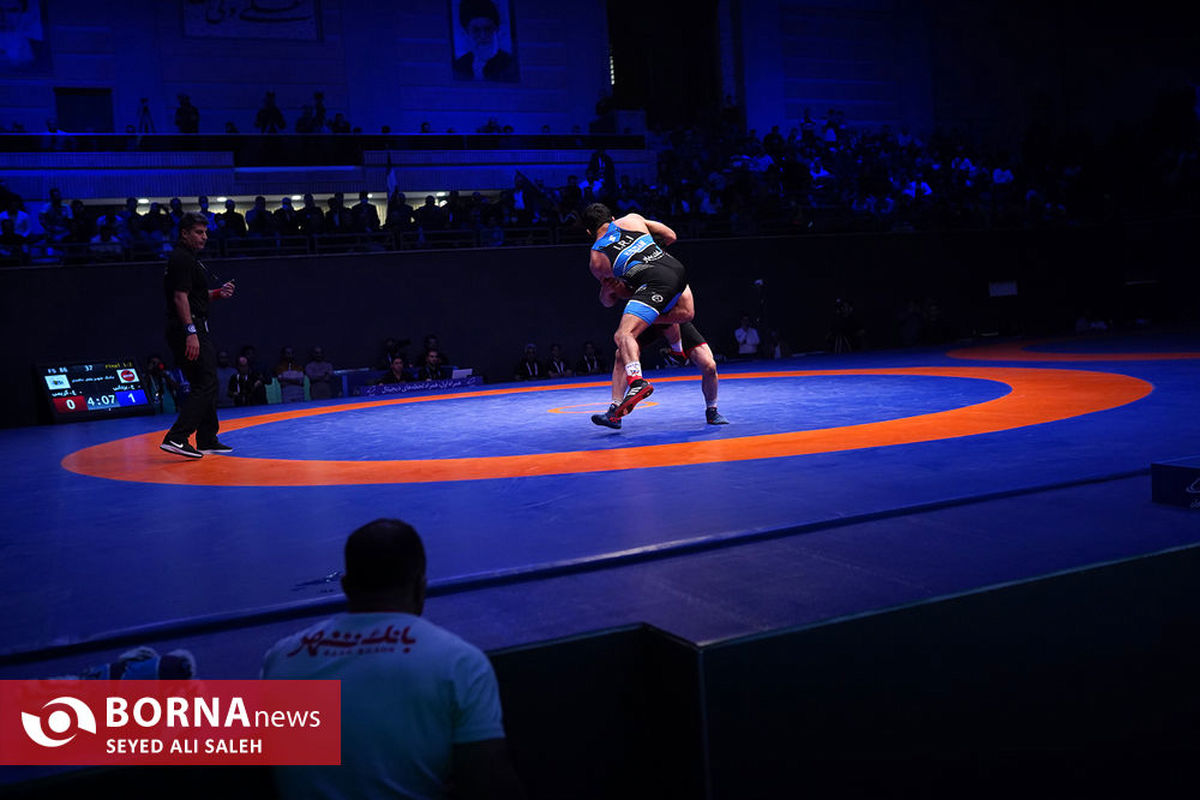 تیم‌های منتخب کشتی آزاد و فرنگی راهی بلغارستان شدند