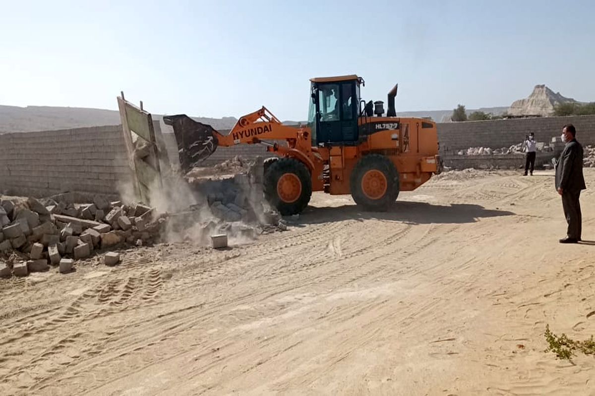 رفع تصرف بیش از ۴ هزار متر مربع از اراضی ملی و دولتی در جزیره قشم