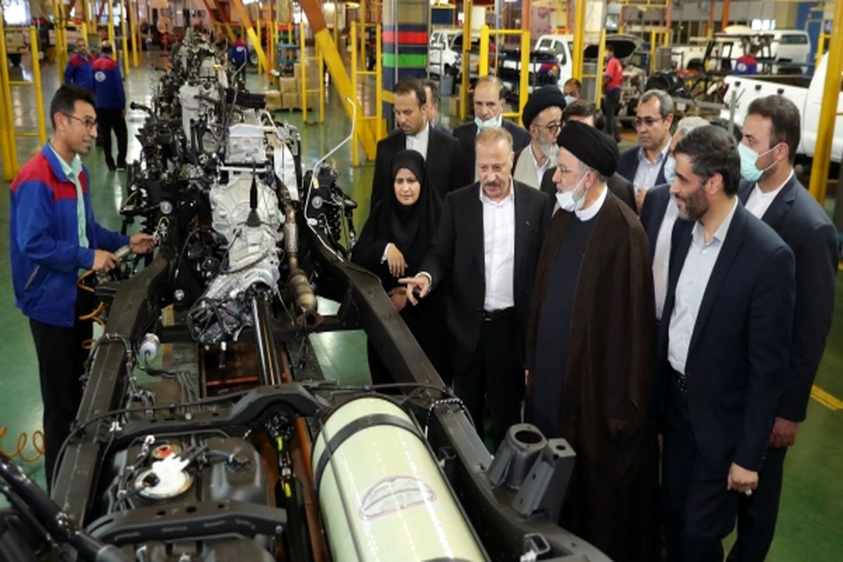 رئیسی در منطقه آزاد ارس و کارخانه ارس خودرو دیزل حضور یافت