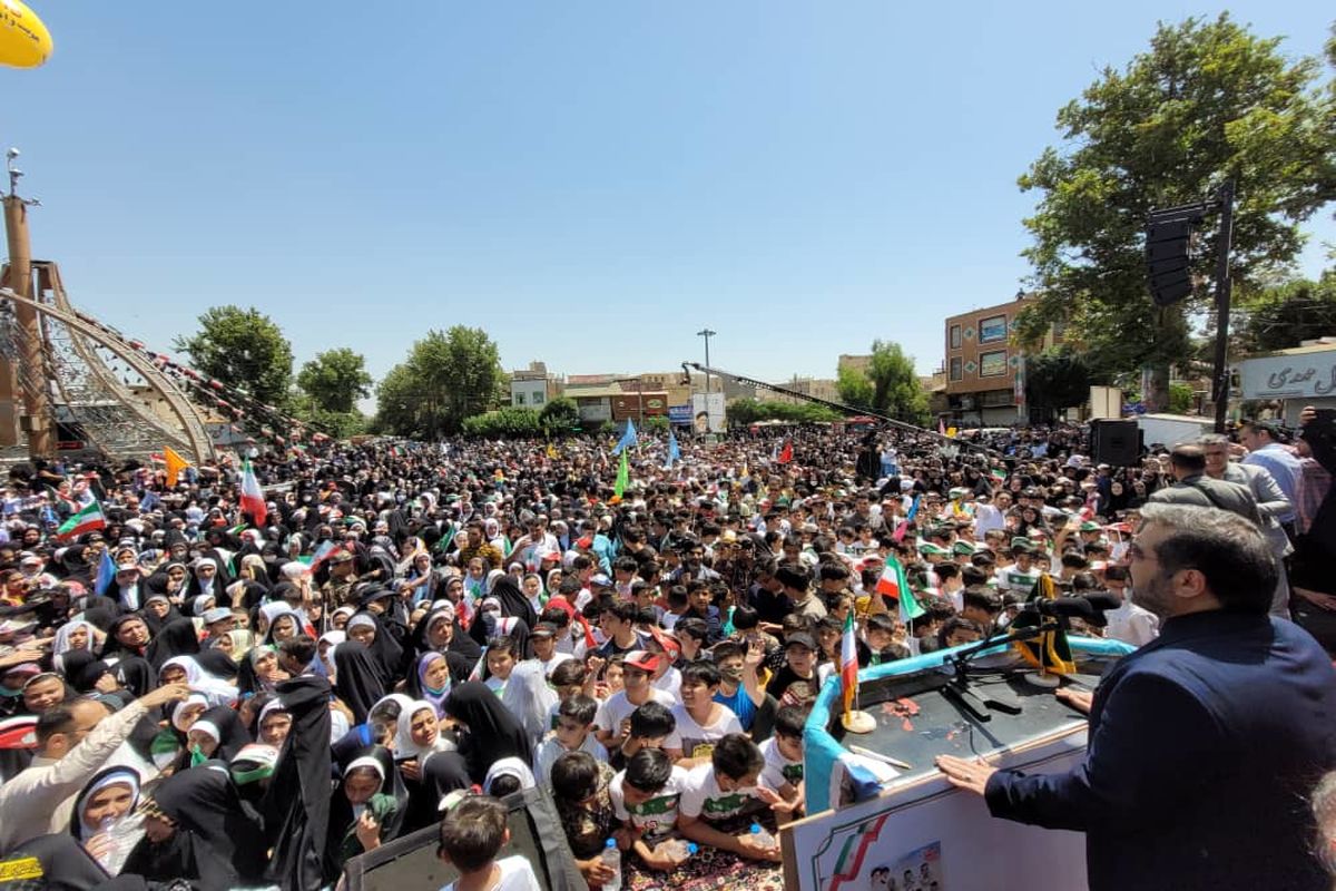 وزیر ارشاد: حماسه ۱۵ خرداد با بهره مندی از شبکه گسترده مردمی و دینی، مبدا انقلاب اسلامی شد
