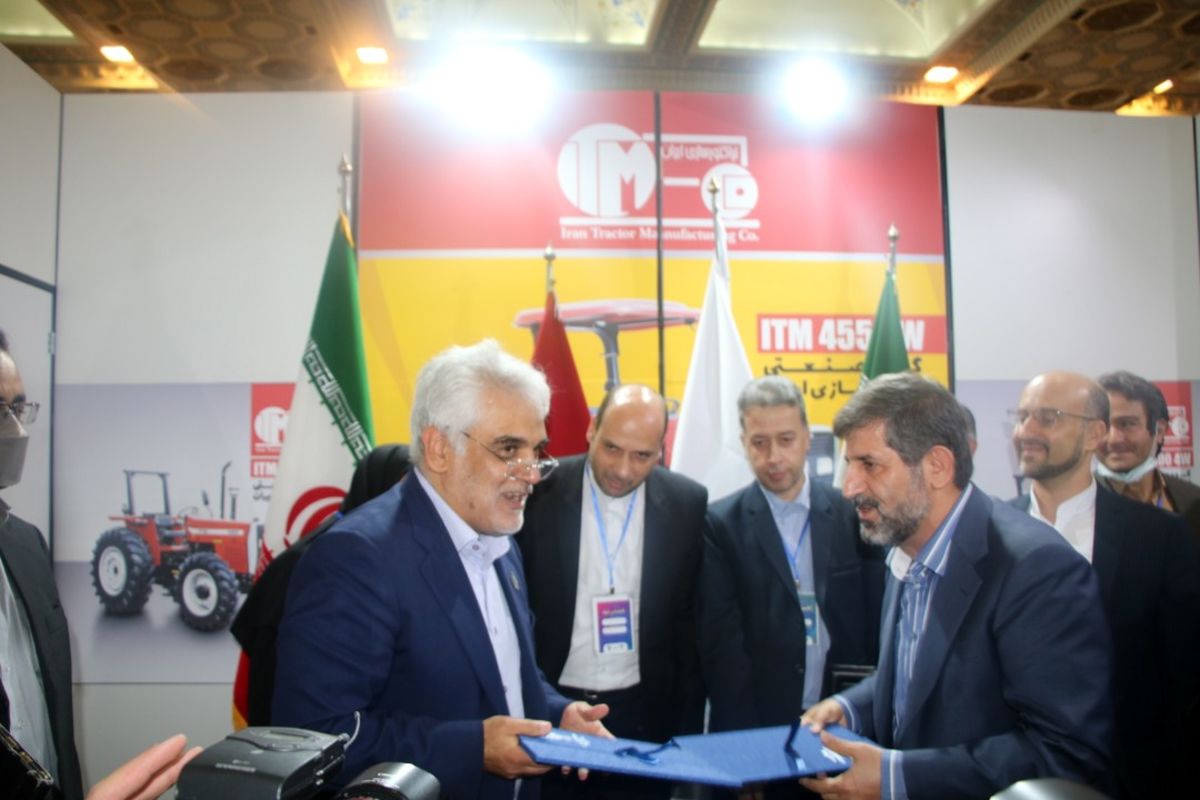 امضای تفاهم نامه همکاری مشترک بین دانشگاه آزاد و تراکتورسازی ایران