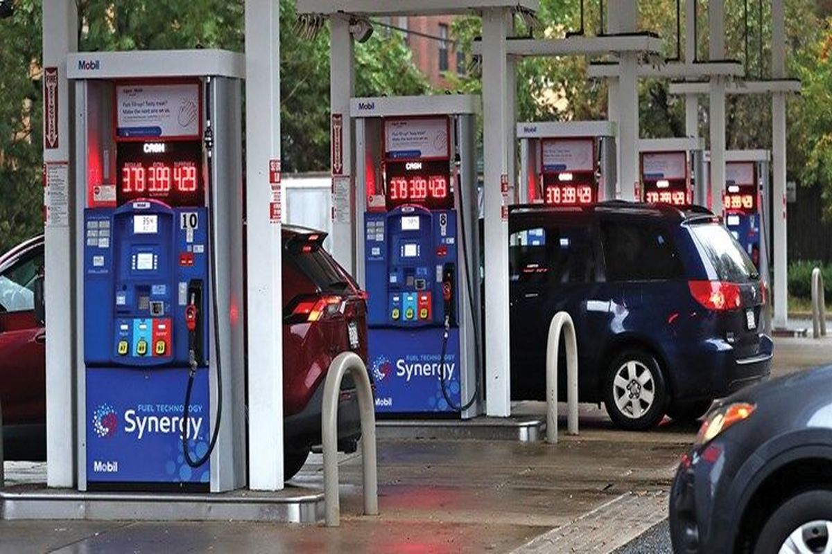 بایدن، قیمت بنزین در آمریکا را ۲ برابر کرد