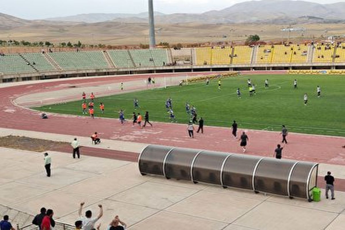 جشن پیروزی فوتبالیست های شمس آذر در لیگ یک