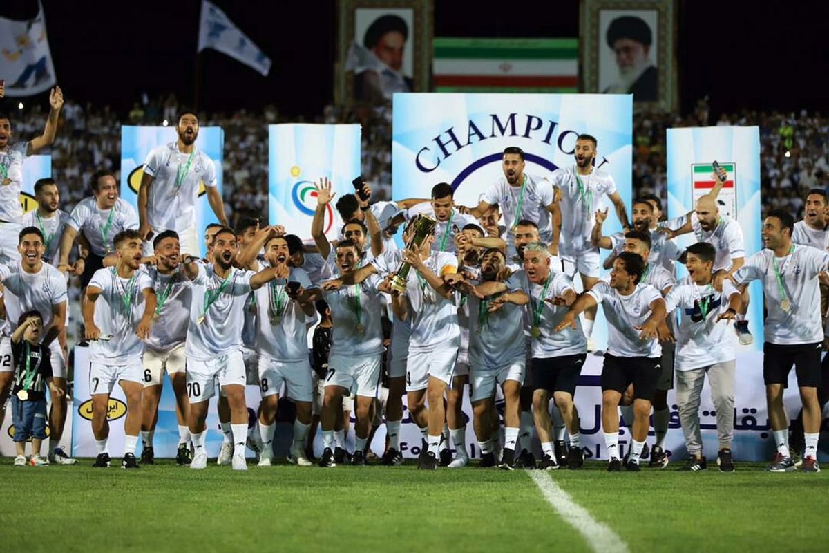 جشن صعود دوباره ملوانان به لیگ برتر