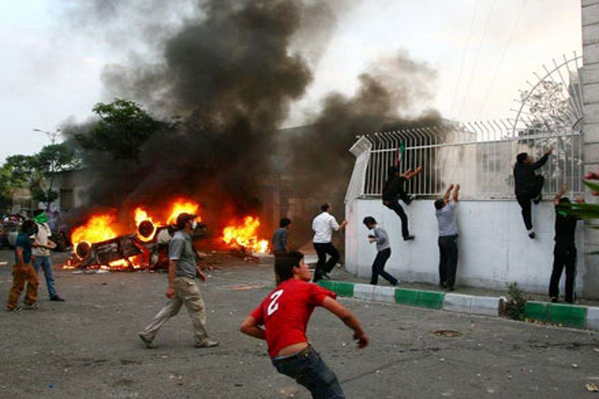 چرا از مجوز راهپیمایی ۲۵ خرداد۸۸ رونمایی نشد؟/ از آتش زدن بانک و اتوبوس تا اعتراف به تظاهرات غیرقانونی