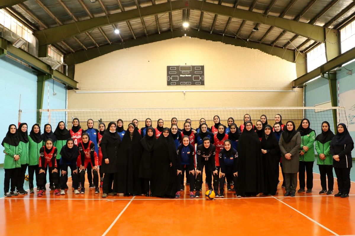 معاون رئیس جمهوری میهمان ویژه تمرین تیم‌های ملی والیبال زنان