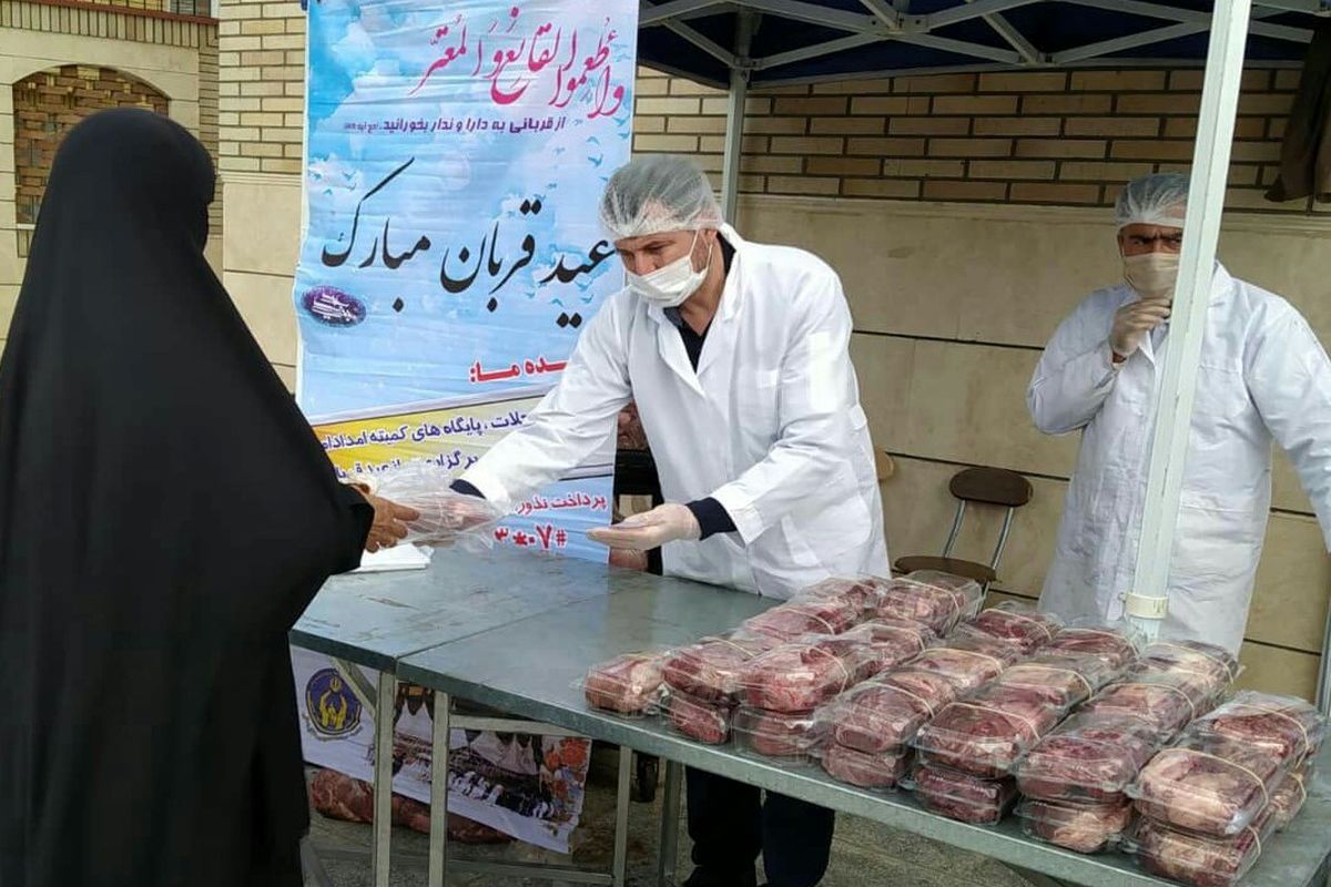 توزیع بیش از ۸۰۰۰ بسته گوشت قربانی در حاشیه شهر مشهد
