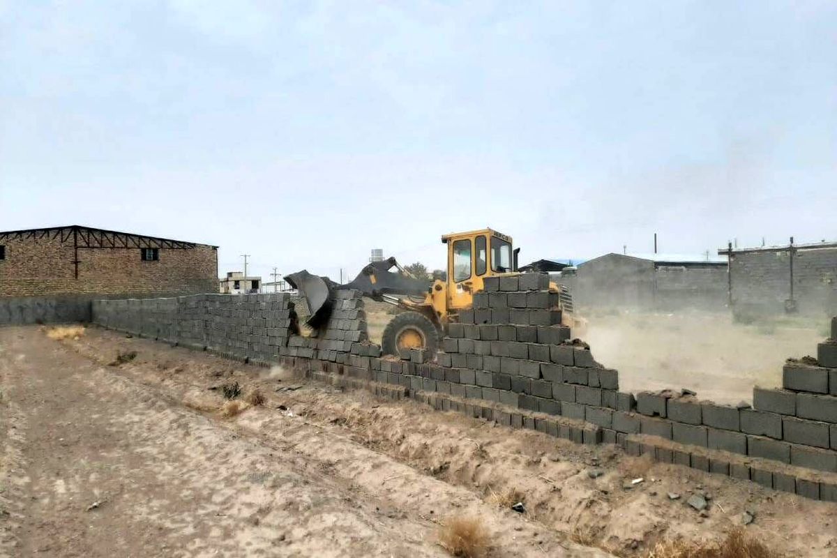 رفع تصرف ۵۶ هزار متر مربع از اراضی ملی و دولتی در بندرعباس 