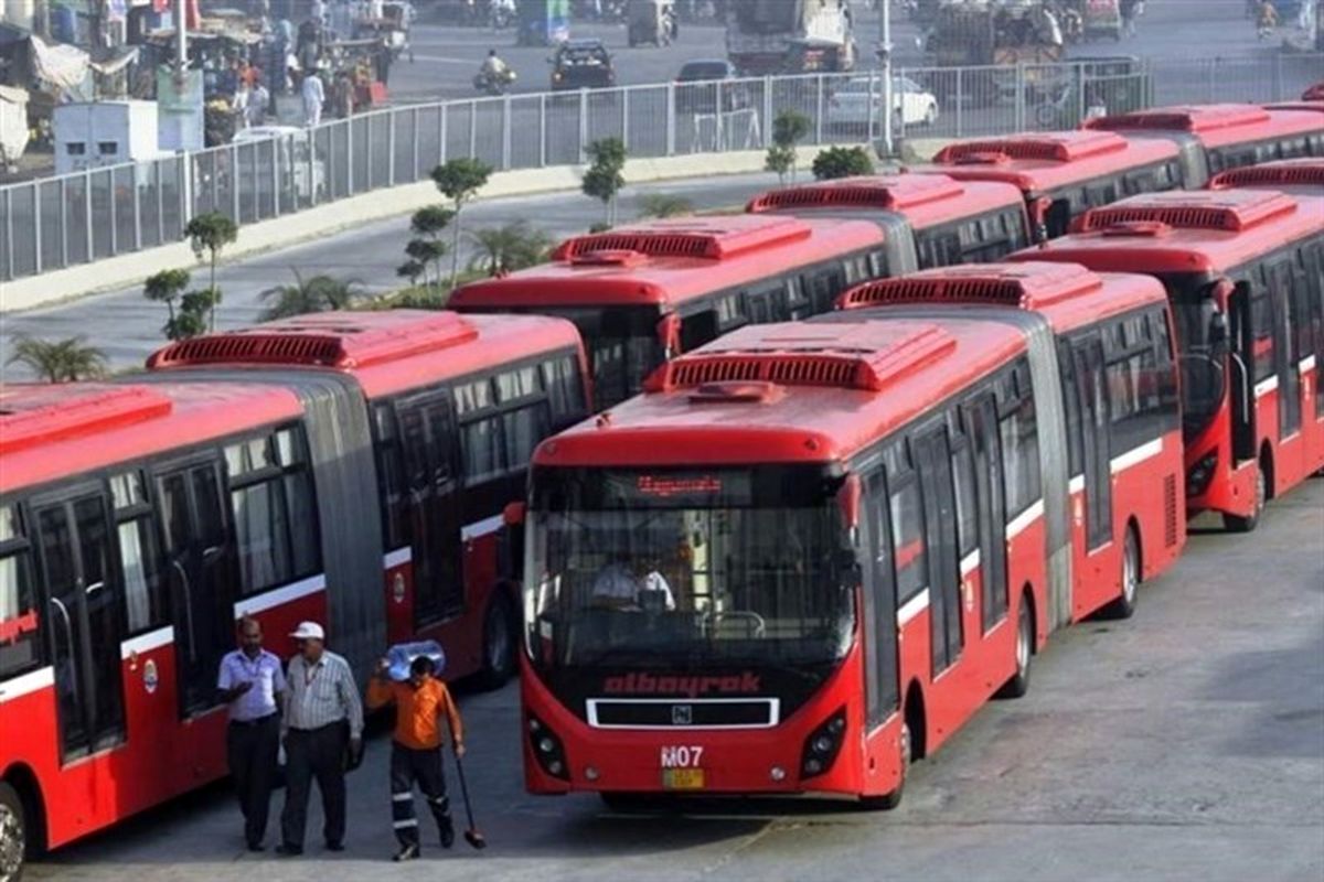 تزریق چشمگیر اتوبوس‌ به شبکه حمل‌ونقل پایتخت در ۱۴۰۱/ انتقاد نکاحی از بی‌مهری به ناوگان اتوبوسرانی در یک دهه گذشته