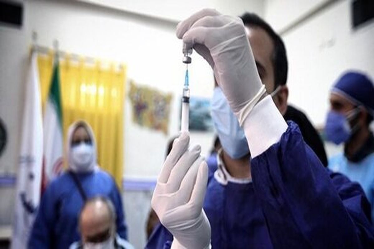 اجرای برنامه واکسیناسیون دز یادآور کادر درمان در ۵ بیمارستان مشهد