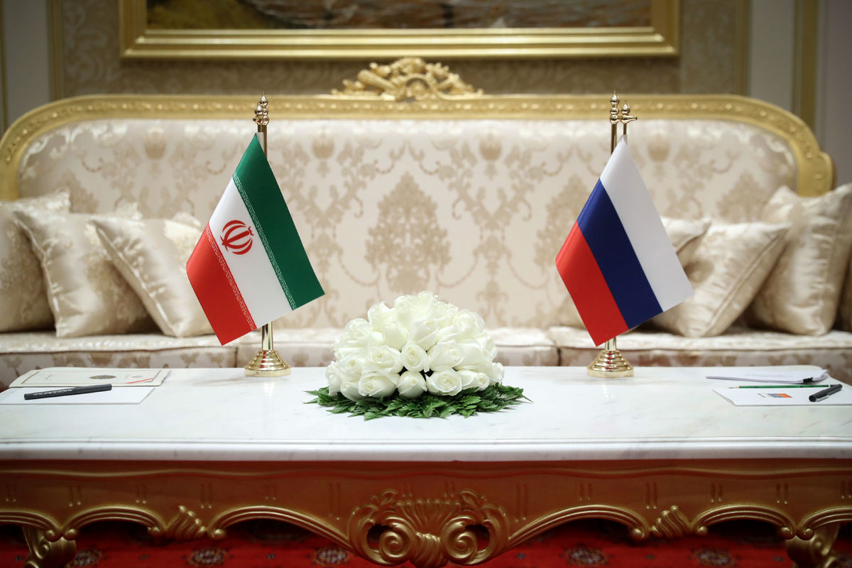 ایران و روسیه دلار را از مبادلات بین خود کنار می‌گذارند