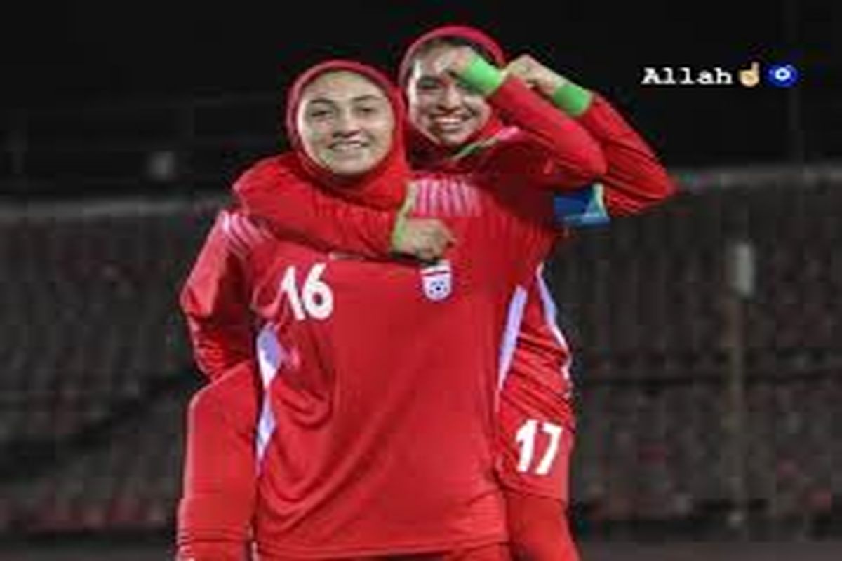  نایب قهرمان فوتبال زنان ایران در کافا با دختری از کاشان