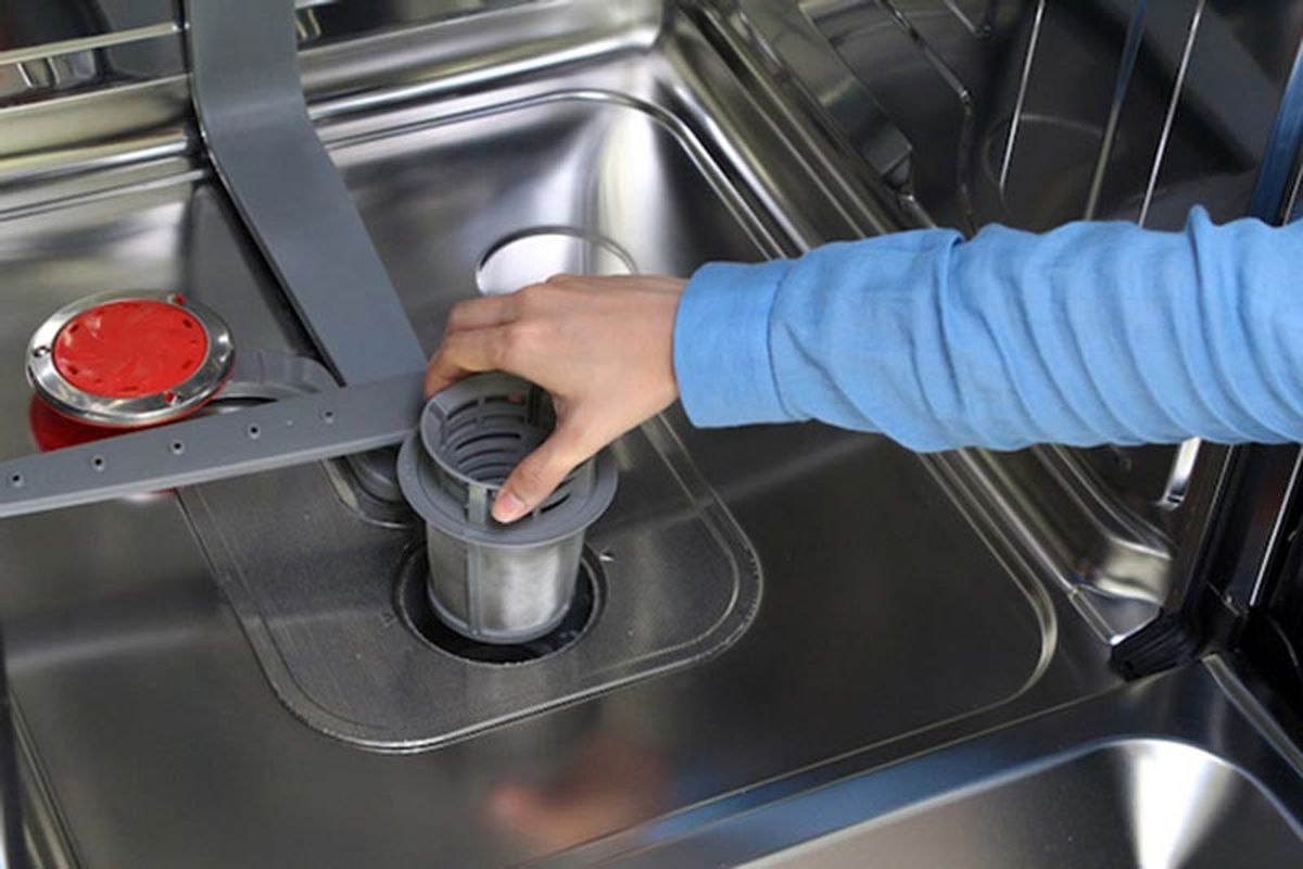 ۶ علت تخلیه نشدن آب ماشین ظرفشویی سامسونگ و نحوه رفع آنها