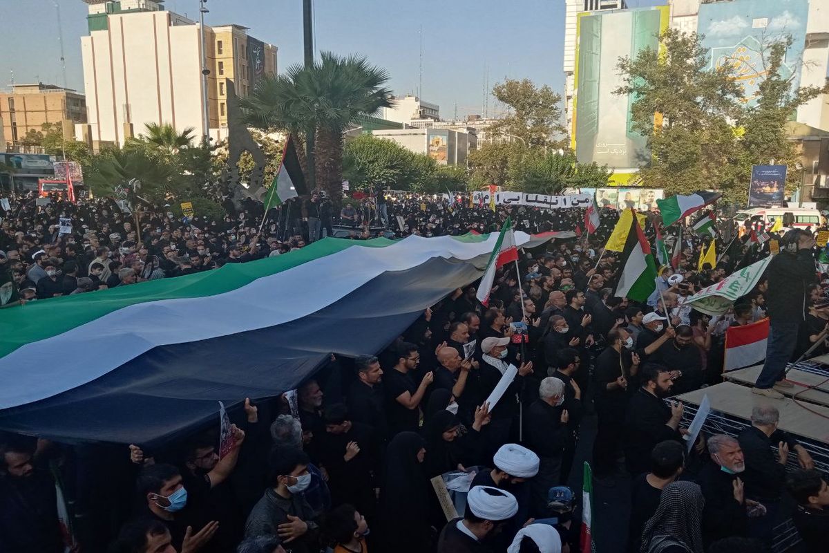 تجمع ضدصهیونیستی با حضور مردم در میدان فلسطین برگزار شد