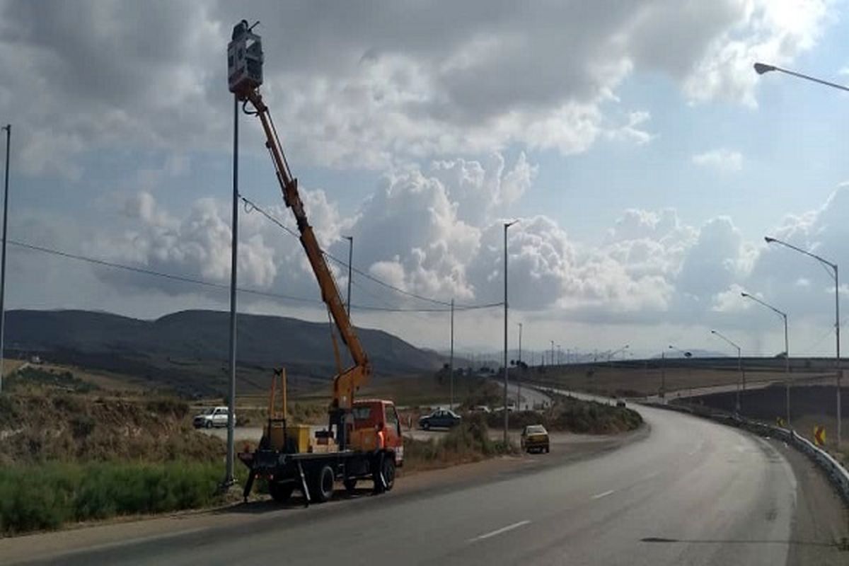 اجرای یک کیلومتر سیستم روشنایی در محورهای استان