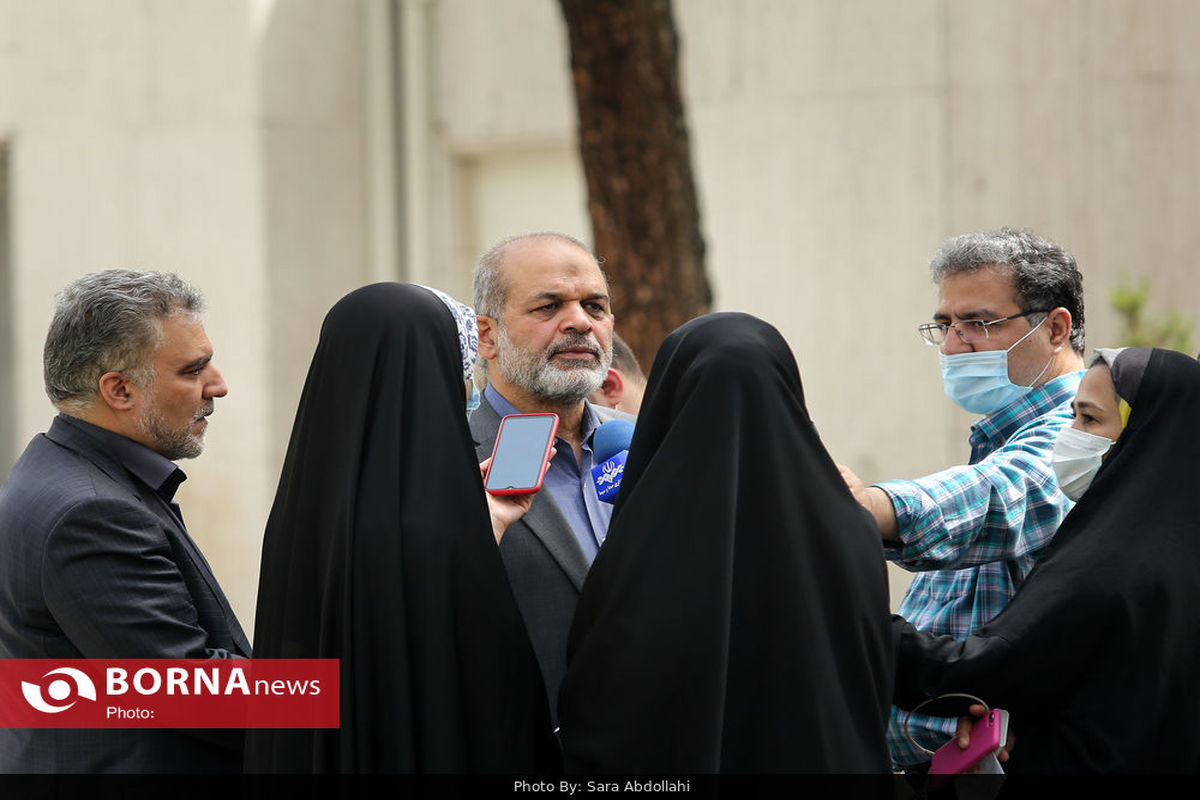 وزیر کشور: بازارچه‌های مرزی از موضوعات مورد توجه دولت است/ درخواست ایحاد استان کرمان جنوبی و شمالی در دست بررسی است