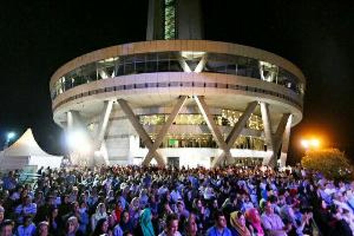 برگزاری  شب فرهنگی لرستان در برج میلاد تهران