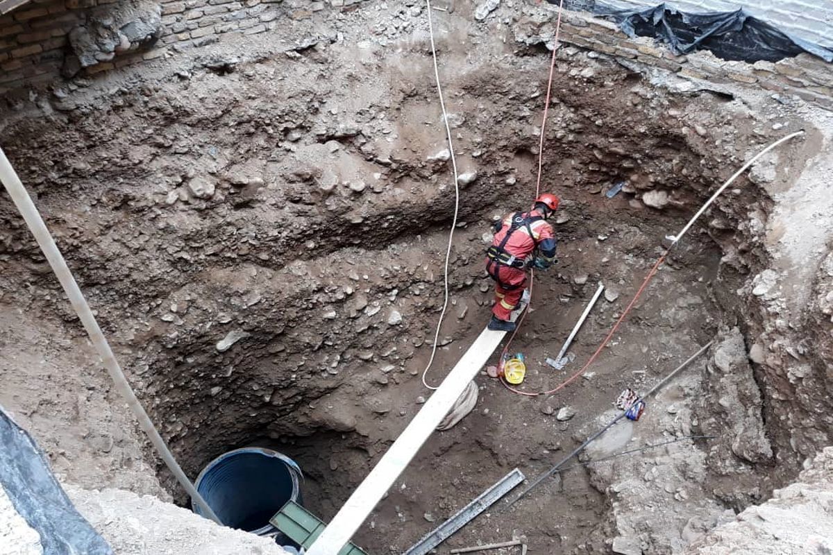 محبوس شدن ۲ کارگر حین عملیات حفاری در خرم آباد