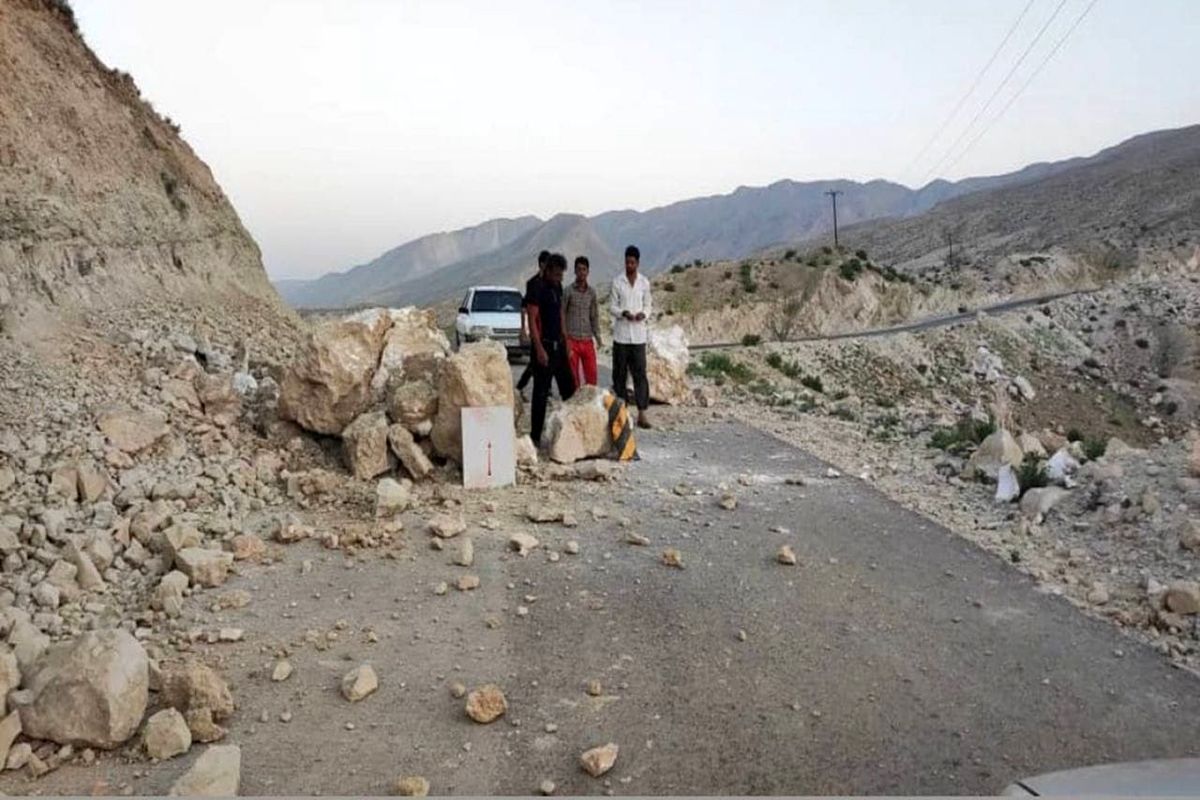 جاده کرج - چالوس به علت ریزش کوه همچنان بسته است